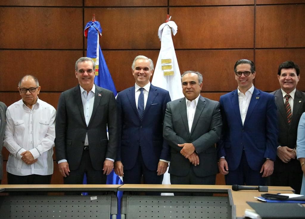 Presidente Luis Abinader anuncia salarial al sector privado no sectorizado.